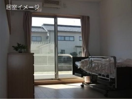 明るい居室の一角