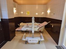 バリアフリー設計の浴室