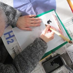 習字を楽しむ様子