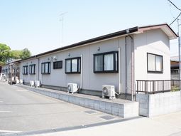 シンプルな外観の建物