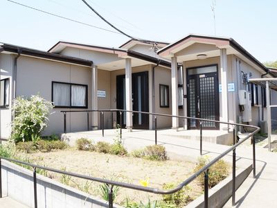 明るく快適な入口