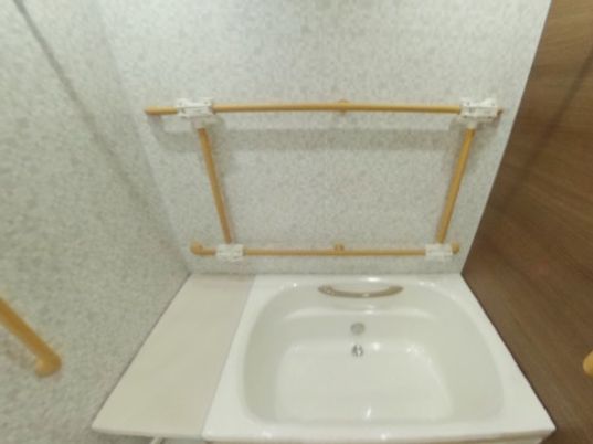 手すり付き洗面台