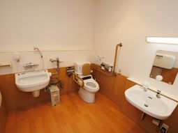 手すり付きトイレ