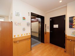 エレベーター前の廊下