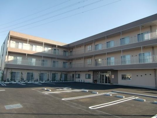 広々とした明るい外観