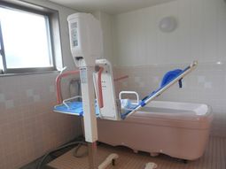 バリアフリー対応の浴室