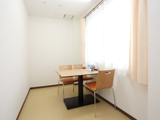 シンプルな居室コーナー