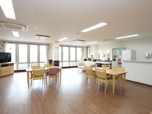 広々とした明るい共有空間