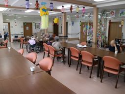 明るい食堂スペース