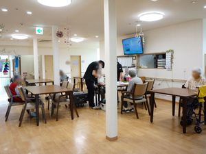 明るい共有ダイニング