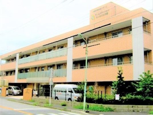 広々とした施設の外観