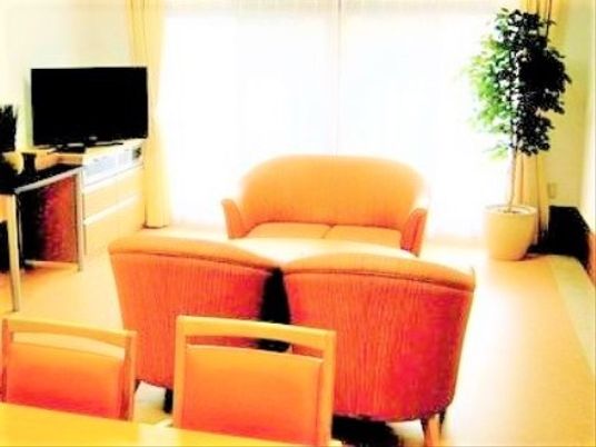 暖色の居心地良い居室