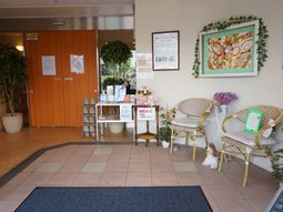 エントランス待合室の様子