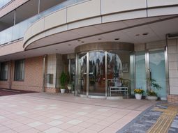 回転扉のある建物入口