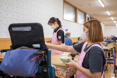ケアの様子が見えるダイニング