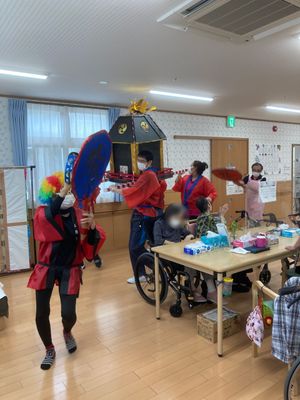 元気な様子の集いの場
