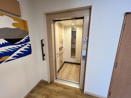 空間に開放感のある入口