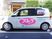 カラフルなロゴ付き車両