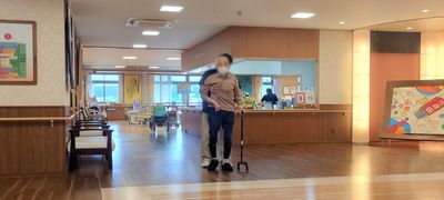 明るい広い廊下