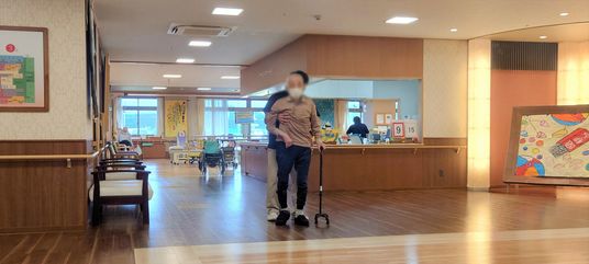明るい広い廊下