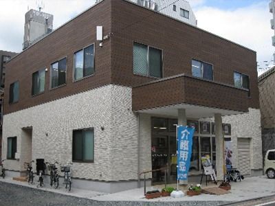 レンガ調の外観