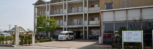 開放的な建物入口
