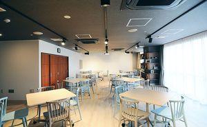 落ち着いた空間の食堂