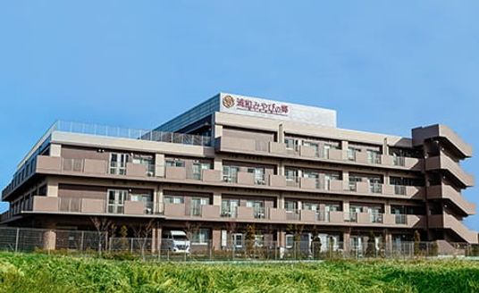 広々とした外観