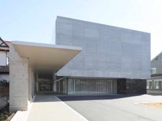 現代的な外観の建物外観  