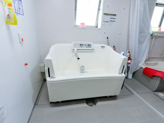 機能充実の清潔な浴室