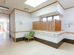 廊下に設置された椅子