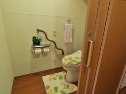 バリアフリーのトイレ空間