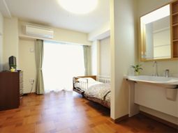 明るい居室の一角