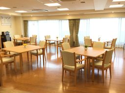 明るい食堂の様子