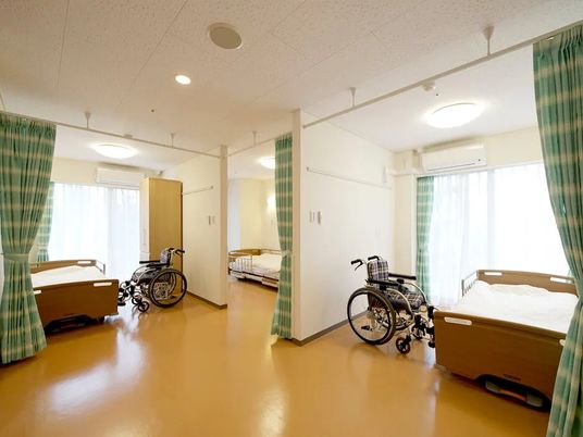 車椅子が置かれた居室  