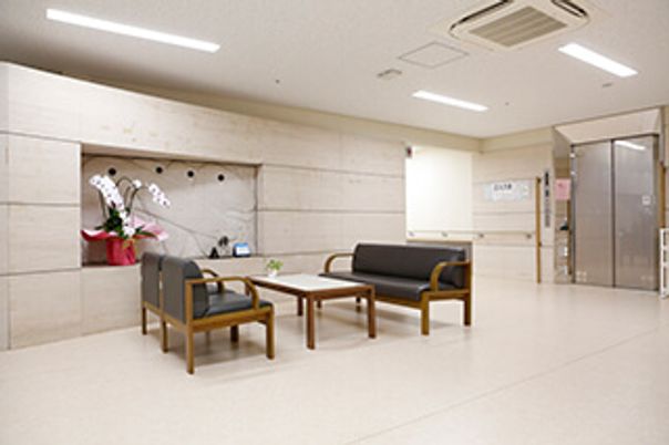落ち着いた雰囲気のロビー