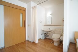 清潔な洗面トイレ空間