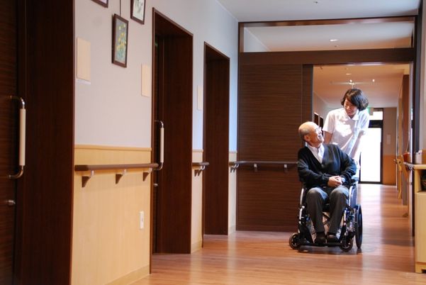 車椅子利用の廊下