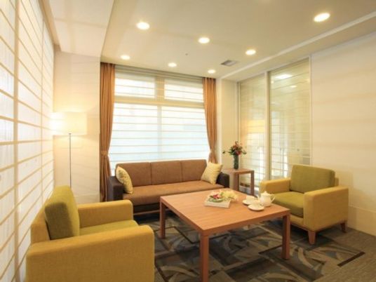 明るい応接スペース