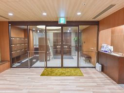 暖かみのあるエントランス