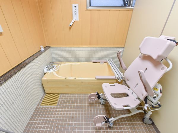 バリアフリーの浴室設備