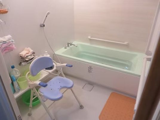 明るい浴室  