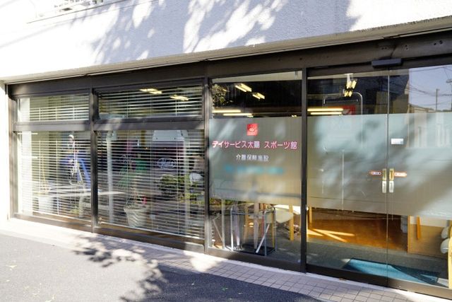 日差し入る外観