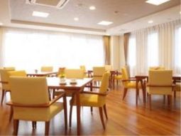 明るい食堂の様子
