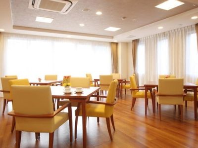 明るい食堂の様子