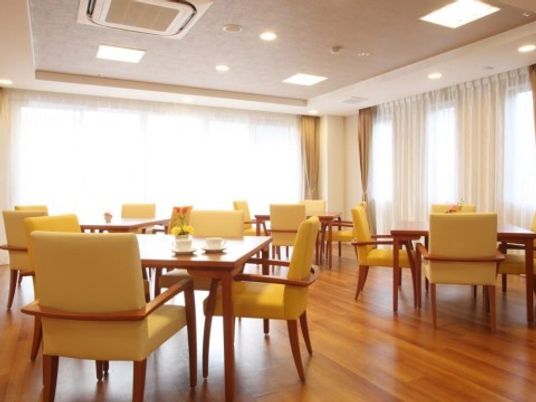 明るい食堂の様子