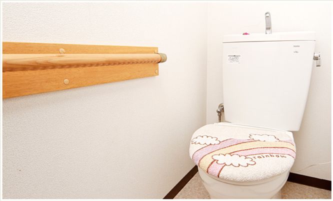 手すりのあるトイレ