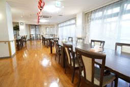 明るい食堂の様子