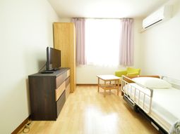 明るい個室の居室