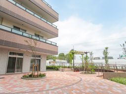 緑豊かなエントランス